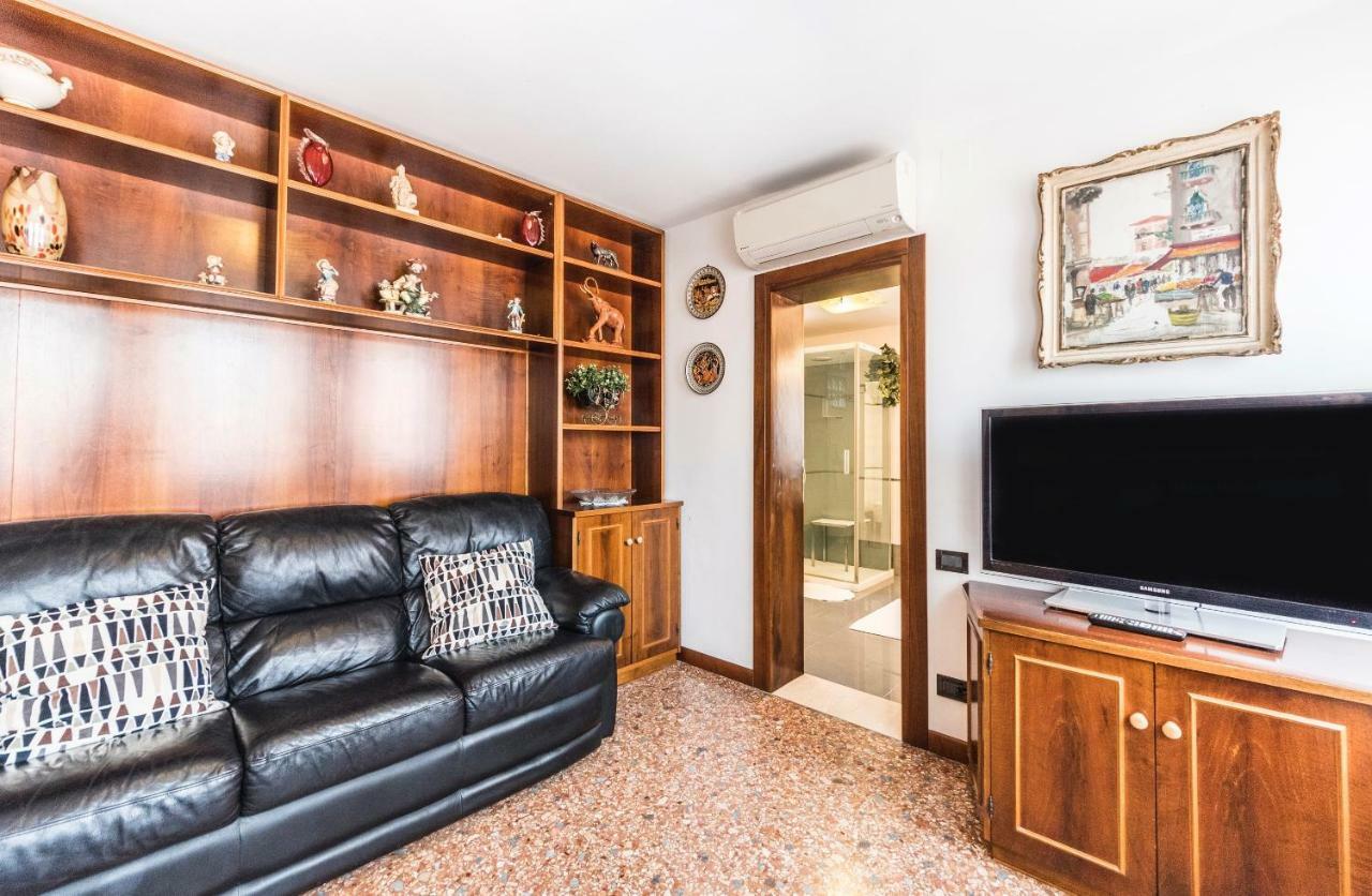 Ca' Delfina Holiday
